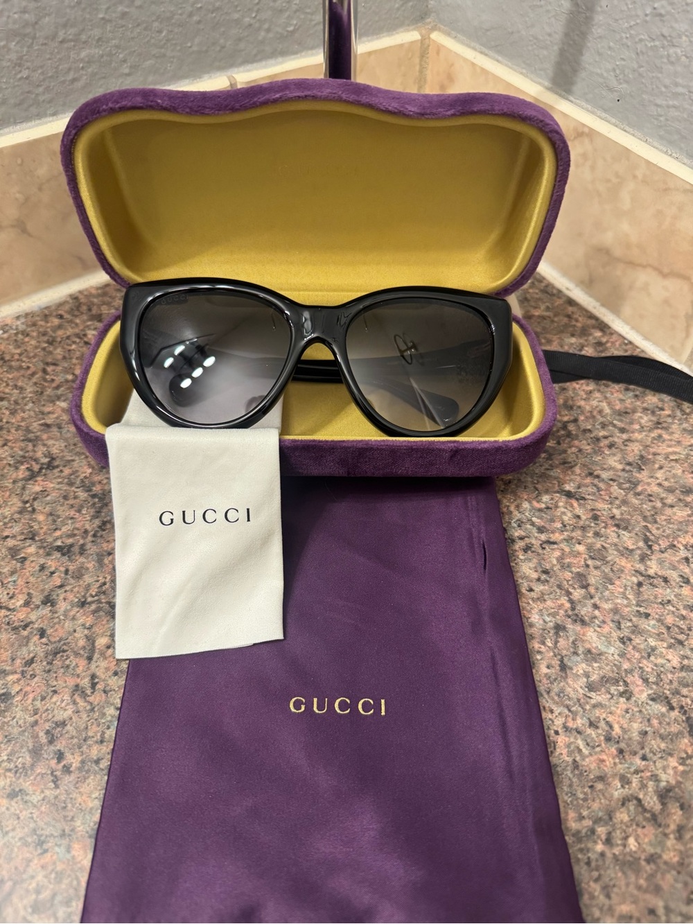 Gucci Black Soft Cat-Eye Sunglasses🔥NEW IN CASE!🔥(GG0877S 001)